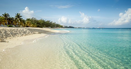 Seven Mile Beach op het eiland Grand Cayman, Kaaimaneilanden