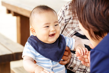 赤ちゃんとお母さんとおばあちゃん