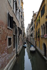 Obraz na płótnie Canvas colorful houses and canal in Venice, Italy