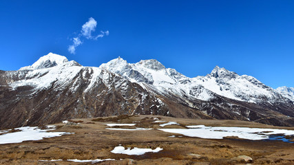 Panoramic view of the Himalayas from Machhermo village on the way to Gokyo Lake, Nepal - obrazy, fototapety, plakaty