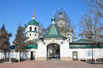 Fototapeta na wymiar Россия, Иркутск, Знаменский женский монастырь в марте