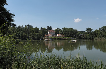 Obraz premium Large pond in the historic spa park of Bad Nauheim, Hesse, Germany