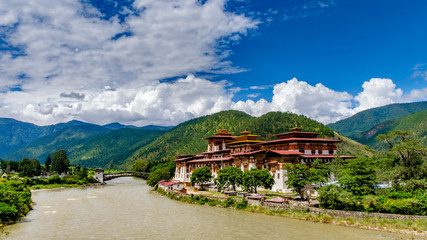 Fototapeta na wymiar The Punakha Dzong