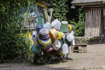 Fototapeten Huizen en gebruiksvoorwerpen uit Cameroun © John Hofboer