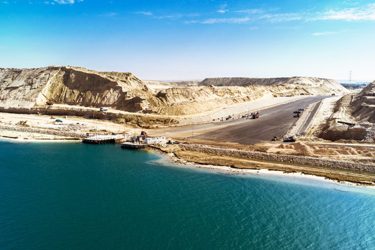 Im August 2015 neu eröffneten Erweiterungskanal des Suezkanals