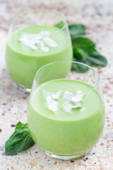 Obraz na płótnie Canvas Vanilla, mint, spinach and coconut milk detox green smoothie in a glass, vertical