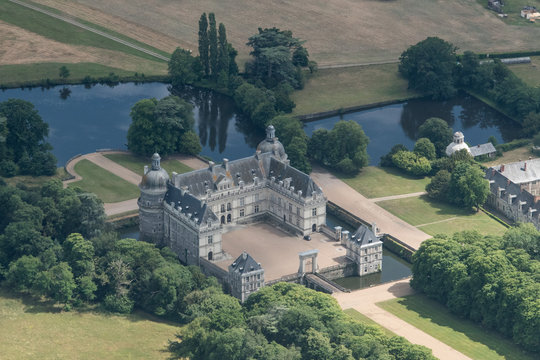 Vue a&eacute;rienne du ch&acirc;teau de Serrant Maine-et-Loire - 49 - France