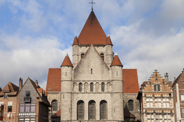 Fototapeta premium Church of Saint Quentin in Tournai