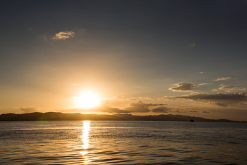Sonnenuntergang im Komodo-Archipel - Indonesien
