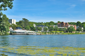 Blick auf die Promenade am Dieksee in Bad Malente-Gremsmühlen,Holsteinische...