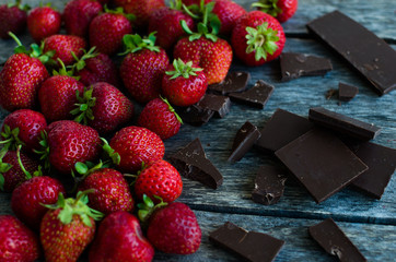 Strawberries and pieces of broken chocolate