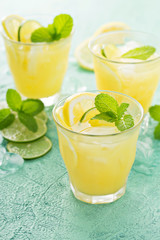 Refreshing citrus cocktail with lemon