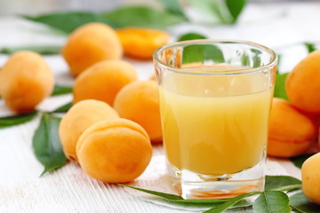Fototapeta na wymiar Apricot juice and ripe fresh apricots