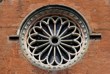 rosone del palazzo civico di Piacenza detto "il Gotico"