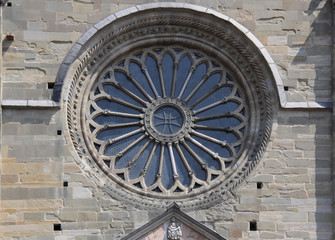 Duomo di Piacenza; rosone della facciata