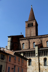 Duomo di Piacenza; fianco sud-ovest