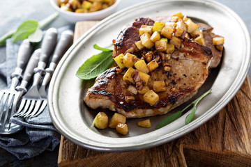 Pork chops with apples and walnuts