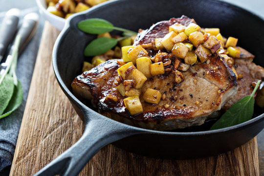 Pork chops with apples and walnuts