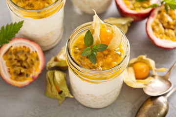 Overnight oats with maracuya and physalis