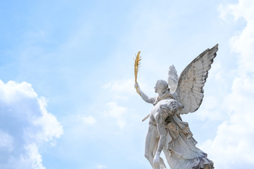 Fototapeta na wymiar Angel in heaven, statue with cloud sky background