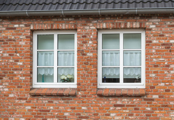 Fototapeta na wymiar Fenster in einer Fassade