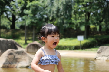 Fototapeta premium 子供 夏の公園遊び