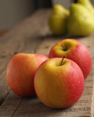 Red apples and green pears