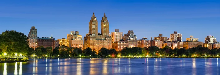 Peel and stick wallpaper Central Park Panoramic view of Central Park West at dawn and the Jacqueline Kennedy Onassis Reservoir. Upper West Side, Manhattan, New York City