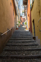 Fototapeta na wymiar Ruelles et escaliers de Bellagio
