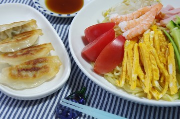 冷やし中華と餃子