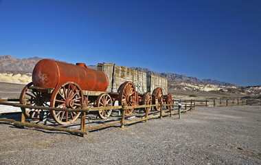 Fototapeta na wymiar Old horse carriage in death valley