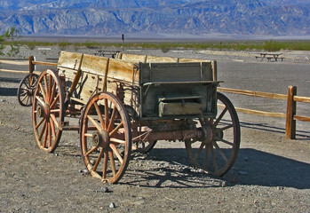Fototapeta na wymiar Old horse carriage in death valley