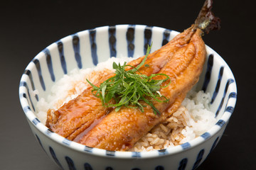 秋刀魚の蒲焼丼