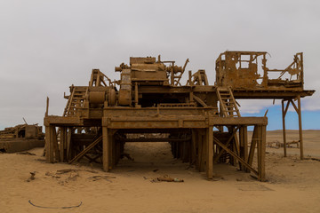 Oil extraction station