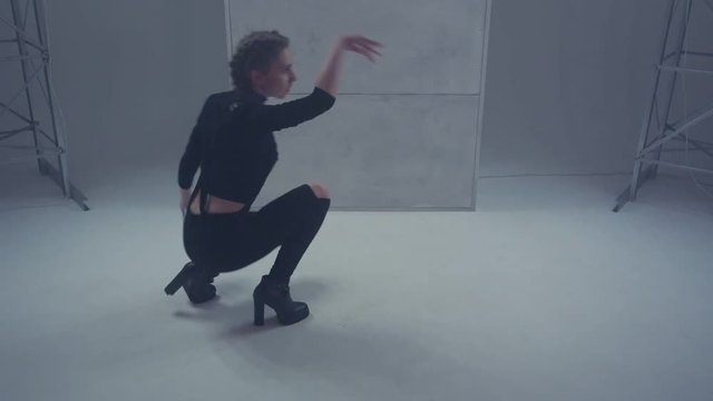 Female dancer in Vogue and Waacking dance style