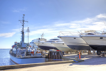 Fototapeta premium Stand of marine yachts