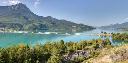 Fototapeta premium Lac de Serre-Poncon - Savines le Lac (Hautes Alpes)