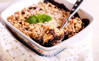 Berry crumble cake in a tin