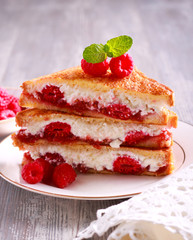 Raspberry stuffed french toasts
