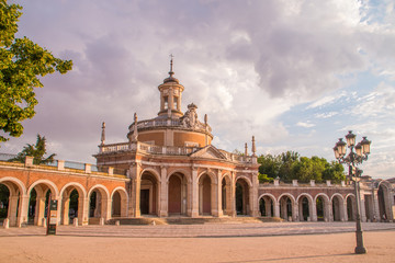 Fototapeta na wymiar Iglesia de San Antonio de Padua, Aranjuez, Madrid, España