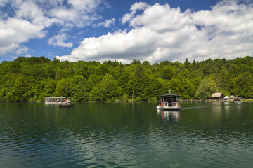 Fototapeta na wymiar Boats on Plitvice lakes
