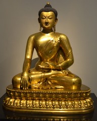 Buddha gold statute