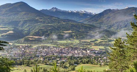 Embrun vu de Caleyere (Hautes Alpes)