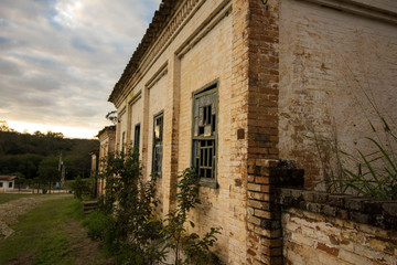 Fototapeta premium Old house in ruins