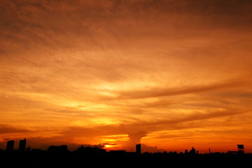 雨上がりの夏の夕空