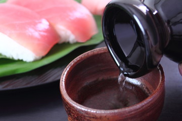 日本酒　寿司　鮪