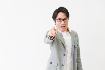 ミドル男性　怒る