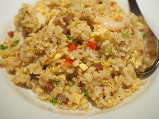大盛りのチャーハン/中華料理