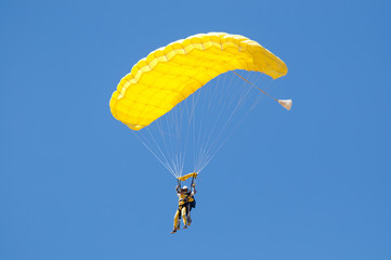 Tandem de paracaidistas