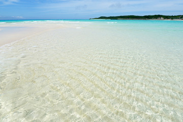 沖縄の青い海とさわやかな空